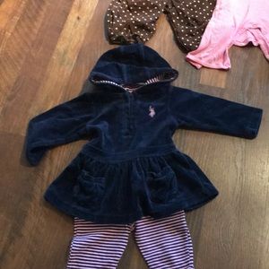 Girls 6-9 month clothes.